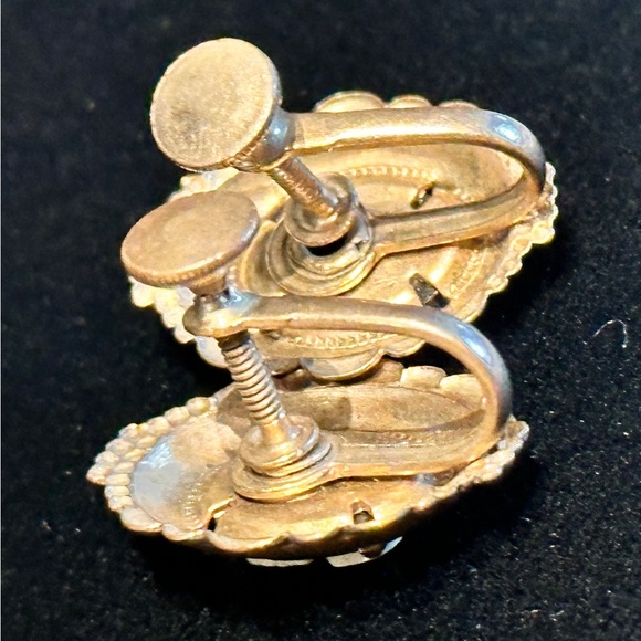 VTG Antique Victorian  CAMEO Screw Back Earrings - Picture 4 of 6